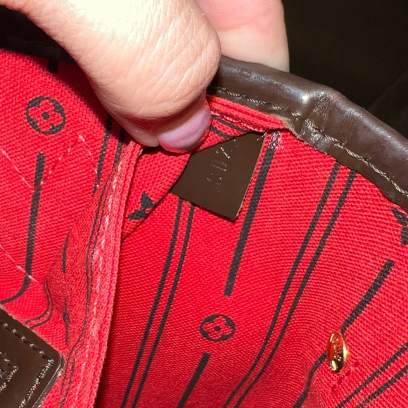 Louis Vuitton Neverfull MM Tote Bag - Picture 6 of 9